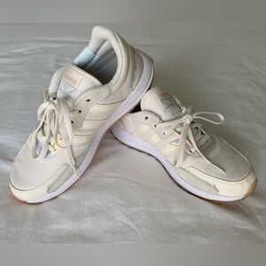 Women’s Adidas Sneakers Low-Top size 5.5 USA